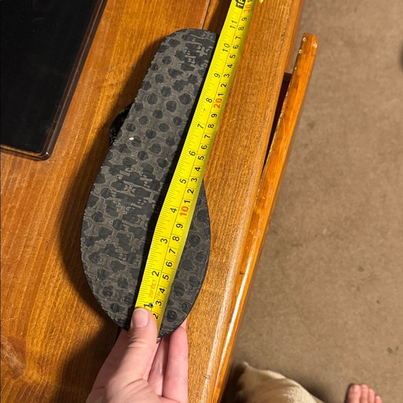 Sanuk Black Thong Sandals with fabric Straps - Picture 3 of 3